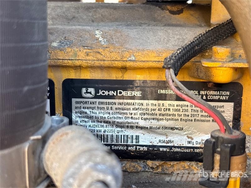 John Deere 624K Iekrāvēji uz riteņiem