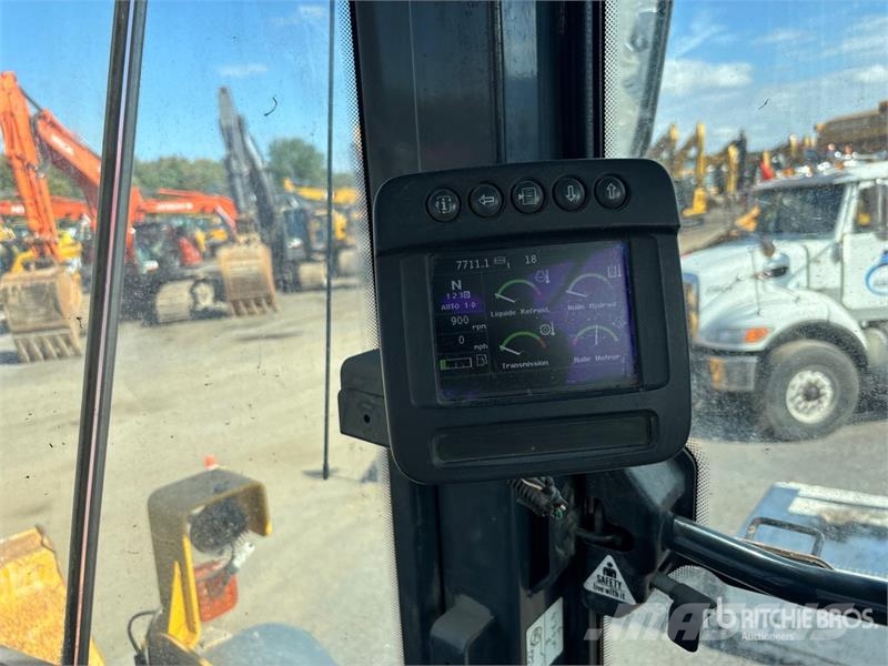 John Deere 624K Iekrāvēji uz riteņiem