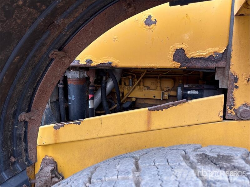 John Deere 624K Kolesni nakladalci