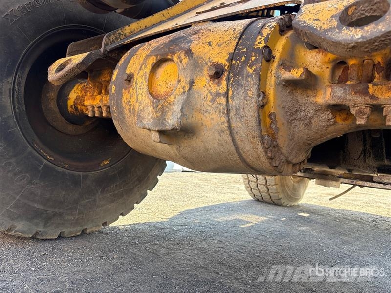 John Deere 624K Iekrāvēji uz riteņiem