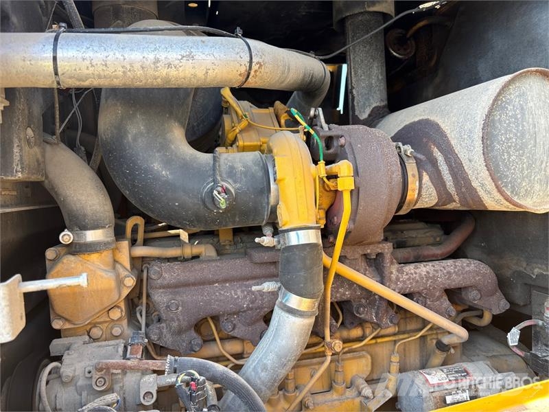 John Deere 624K Iekrāvēji uz riteņiem