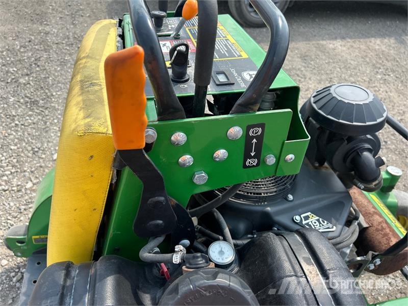 John Deere 636M QT Stand-On Lawn Mower Riding mowers