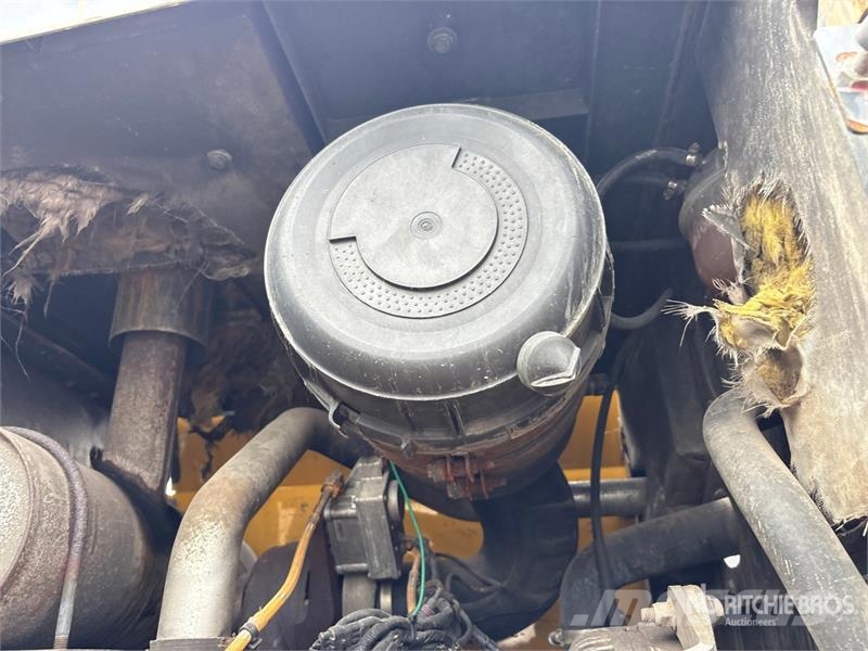 John Deere 644J Iekrāvēji uz riteņiem