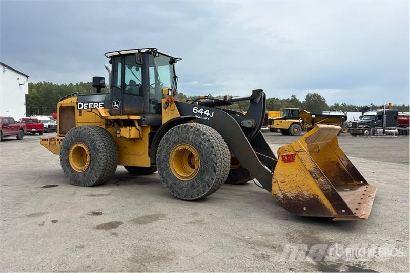 John Deere 644J Iekrāvēji uz riteņiem