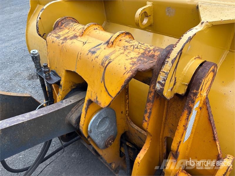 John Deere 644J Iekrāvēji uz riteņiem