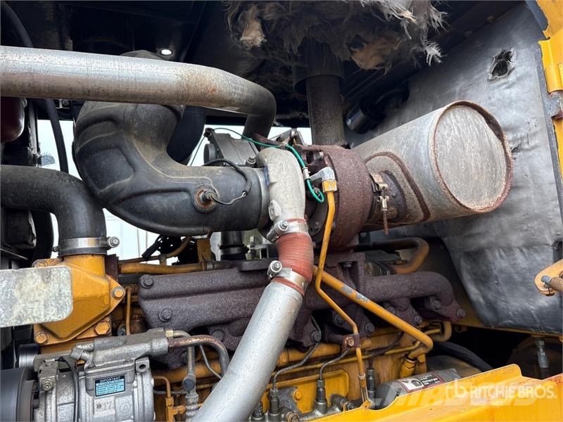 John Deere 644J Iekrāvēji uz riteņiem