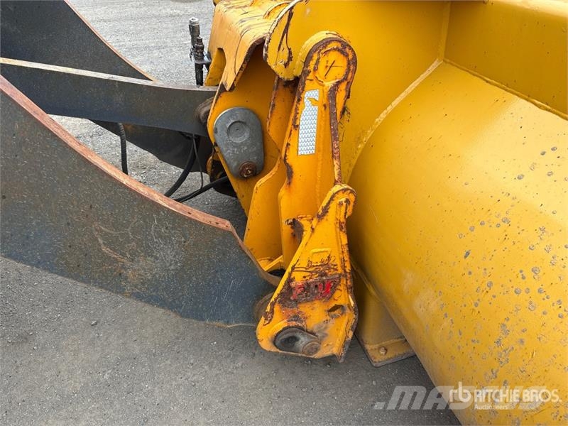 John Deere 644J Iekrāvēji uz riteņiem