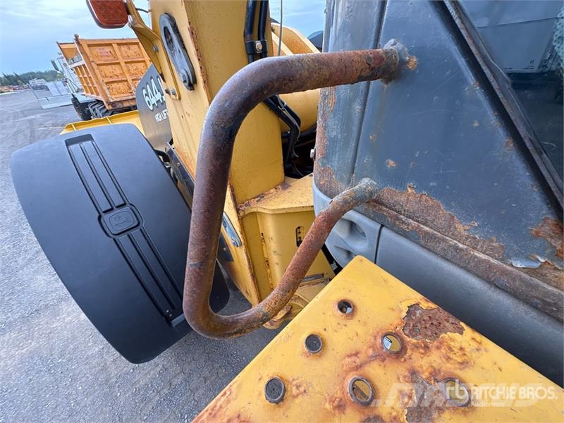 John Deere 644J Iekrāvēji uz riteņiem