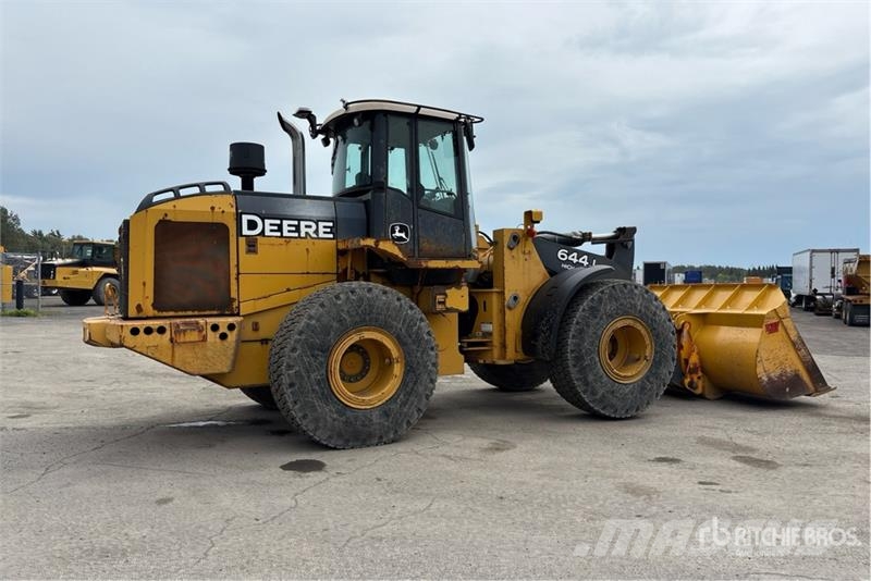 John Deere 644J Iekrāvēji uz riteņiem