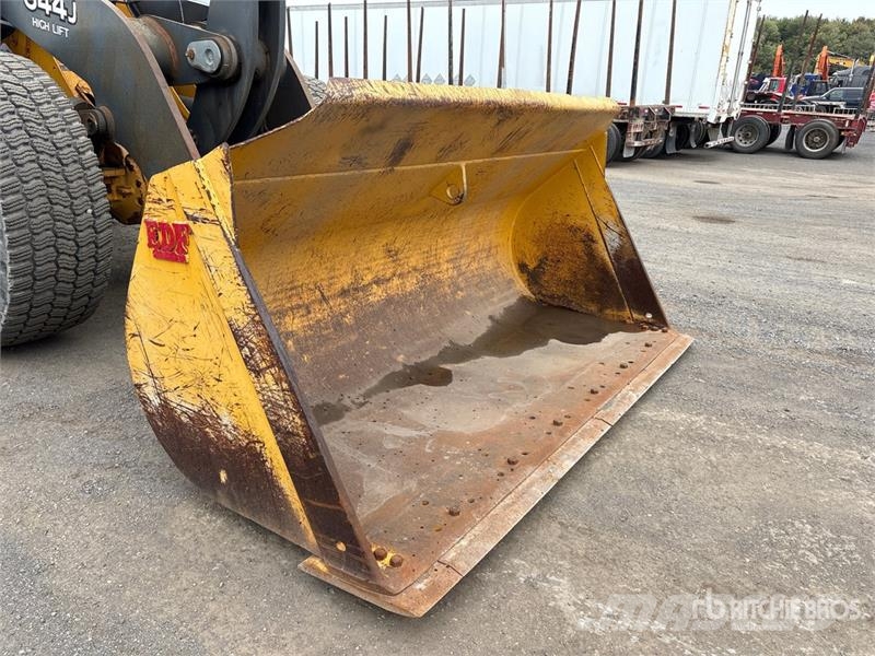 John Deere 644J Iekrāvēji uz riteņiem