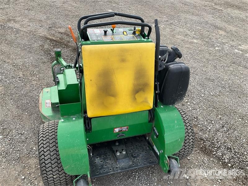 John Deere 648R Stand-On Lawn Mower ركوب الحشائش