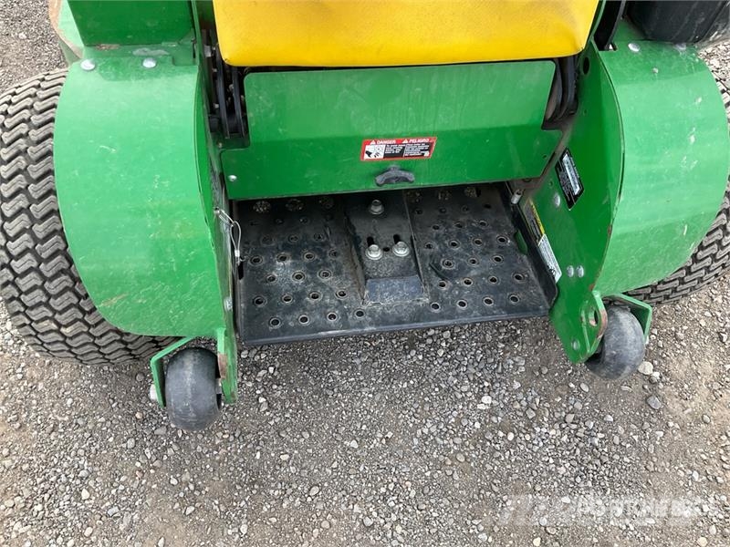 John Deere 648R Stand-On Lawn Mower ركوب الحشائش