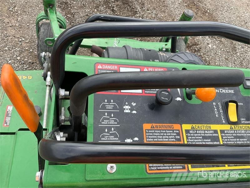 John Deere 648R Stand-On Lawn Mower ركوب الحشائش
