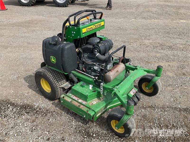 John Deere 648R Stand-On Lawn Mower ركوب الحشائش
