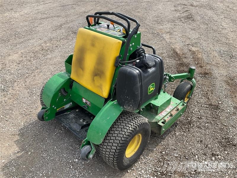 John Deere 648R Stand-On Lawn Mower ركوب الحشائش