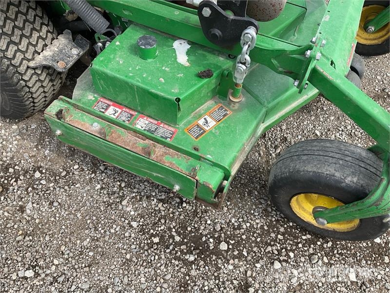 John Deere 648R Stand-On Lawn Mower ركوب الحشائش