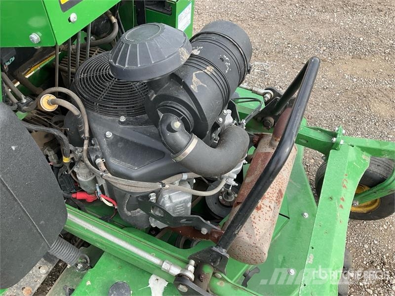 John Deere 648R Stand-On Lawn Mower ركوب الحشائش