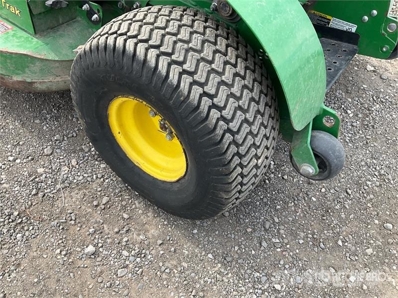 John Deere 648R Stand-On Lawn Mower ركوب الحشائش