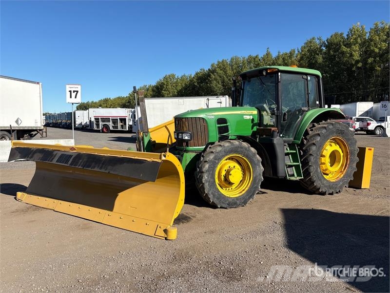 John Deere 7330 Tractoare