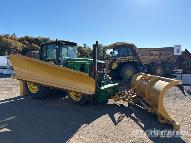 John Deere 7330 Tractoare