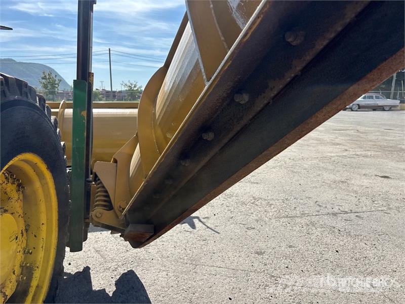 John Deere 7330 Traktorid