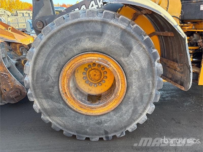 John Deere 744K Wheel loaders