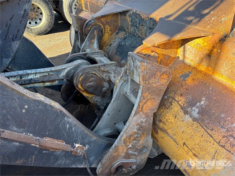 John Deere 744K Wheel loaders