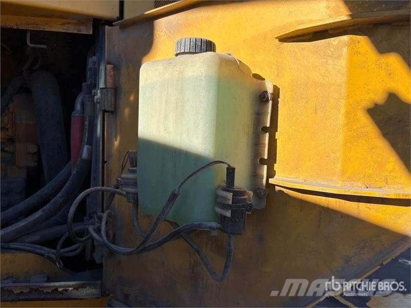 John Deere 744K Wheel loaders