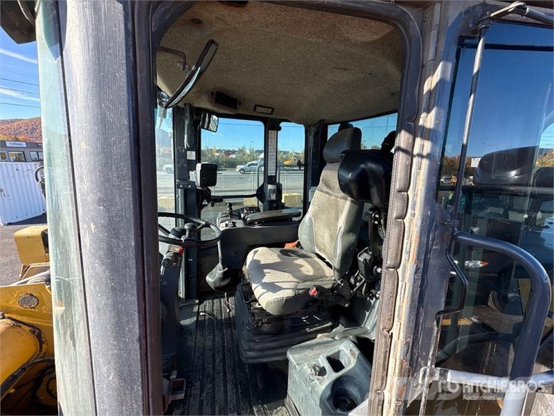John Deere 744K Wheel loaders