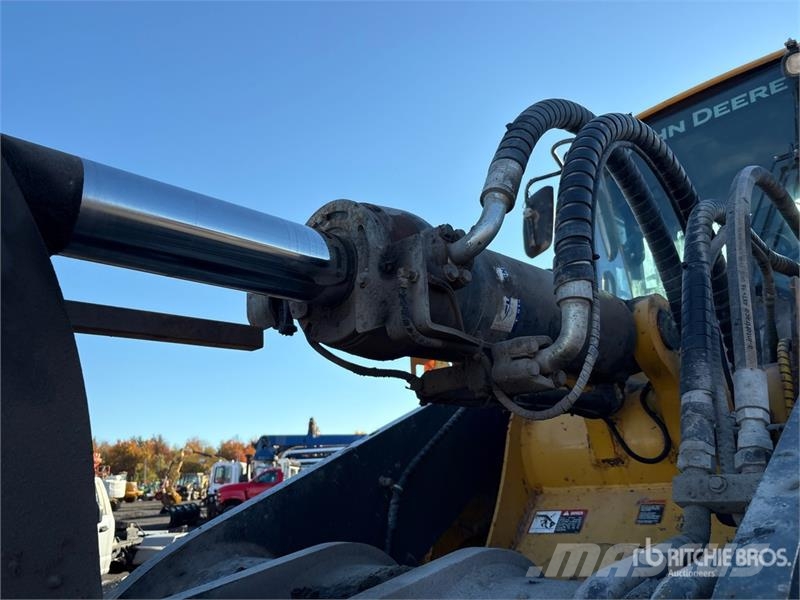 John Deere 744K Wheel loaders