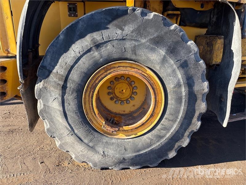 John Deere 744K Wheel loaders