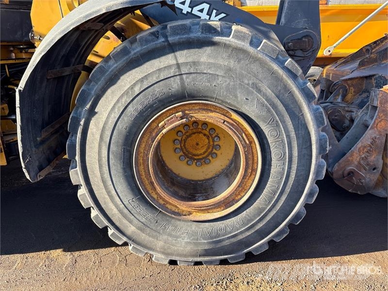 John Deere 744K Wheel loaders