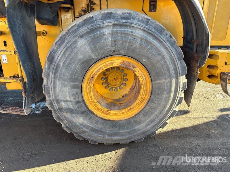 John Deere 744K Wheel loaders
