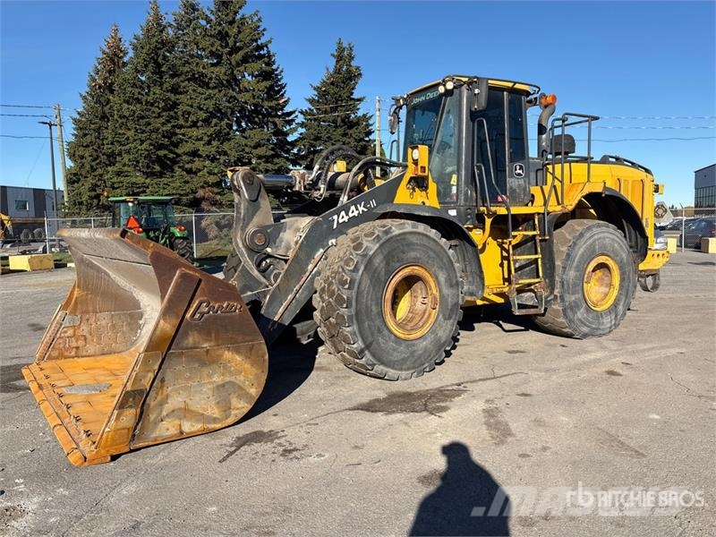 John Deere 744K Wheel loaders