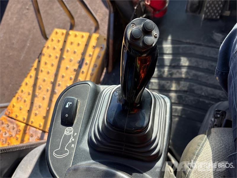 John Deere 744K Wheel loaders