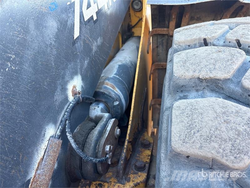 John Deere 744K Wheel loaders
