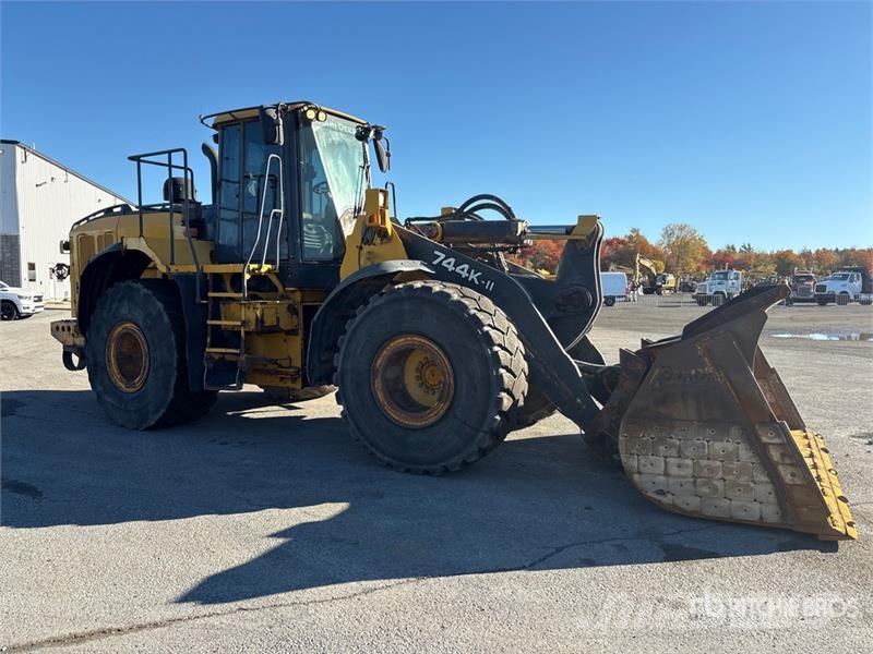 John Deere 744K Wheel loaders