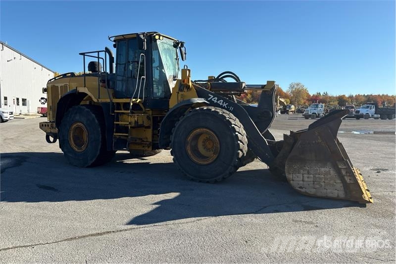 John Deere 744K Wheel loaders