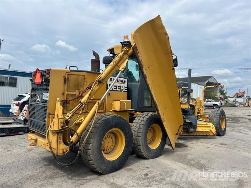 John Deere 770D Motor Grader معدات تمهيد الطرق