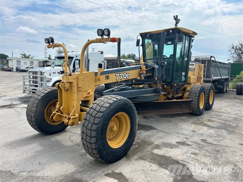 John Deere 770D Motor Grader معدات تمهيد الطرق