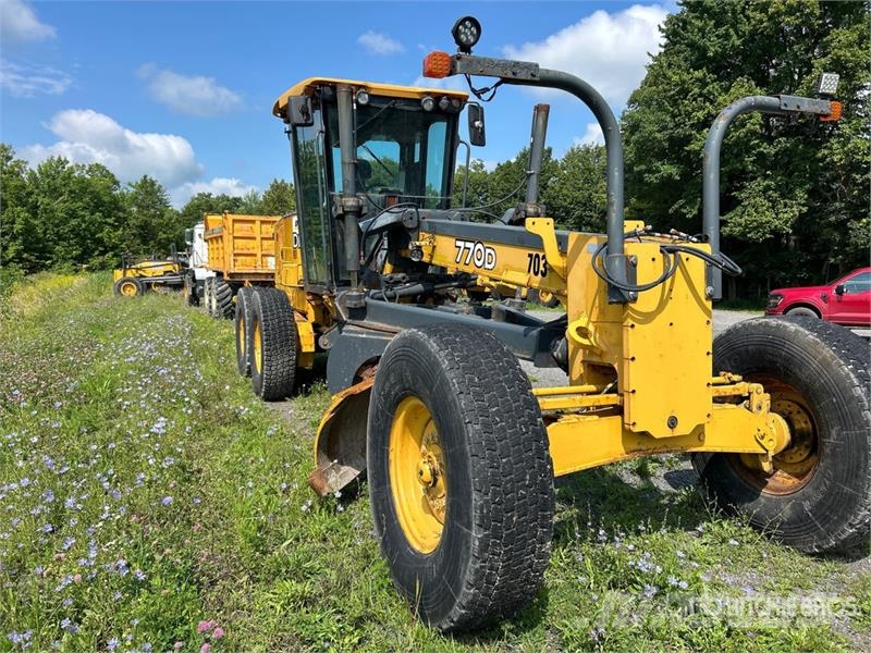 John Deere 770D Motor Grader معدات تمهيد الطرق