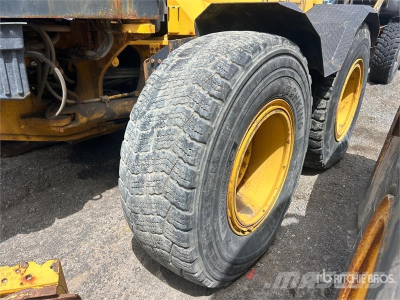 John Deere 772G AWD Motor Grader (Inoperable) Tiehöylät