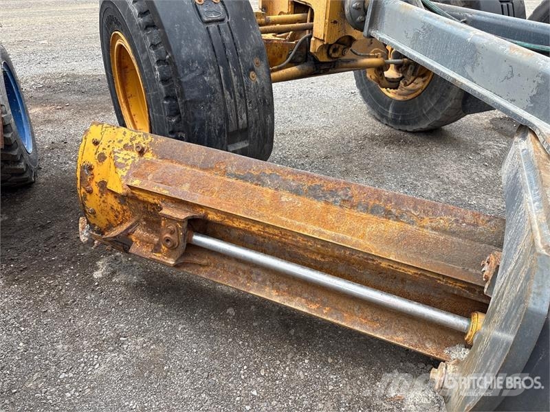 John Deere 870G Motor Grader (Inoperable) Tiehöylät