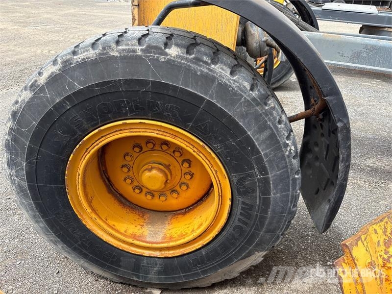John Deere 870G Motor Grader (Inoperable) Tiehöylät
