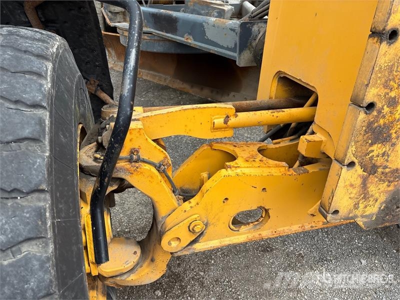 John Deere 870G Motor Grader (Inoperable) Tiehöylät