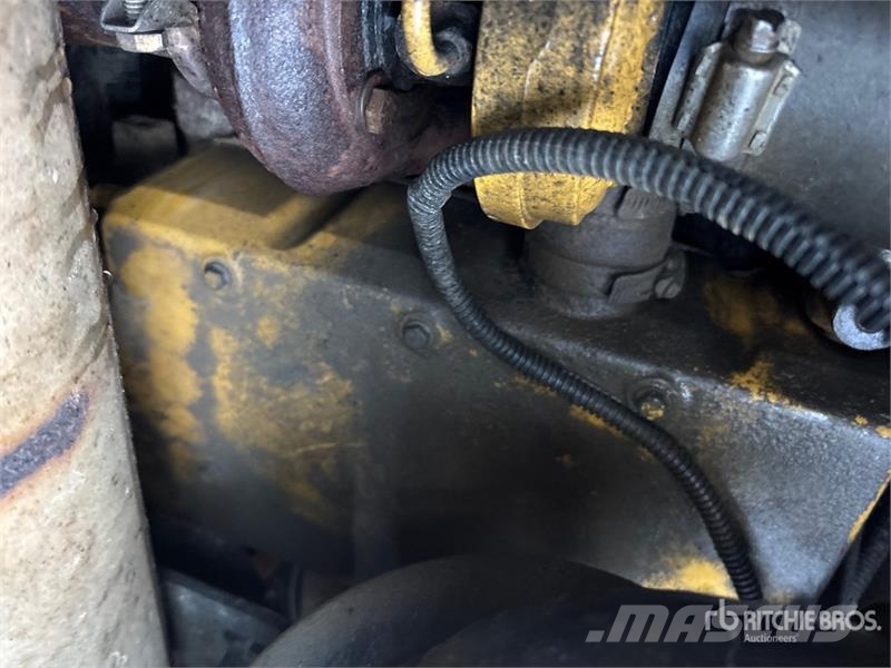 John Deere CT322 لوادر انزلاقية التوجيه
