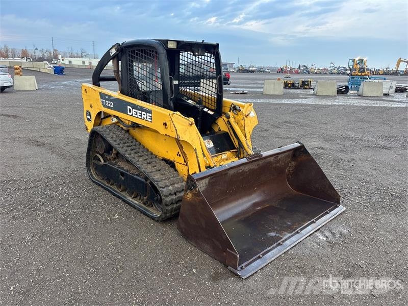 John Deere CT322 لوادر انزلاقية التوجيه