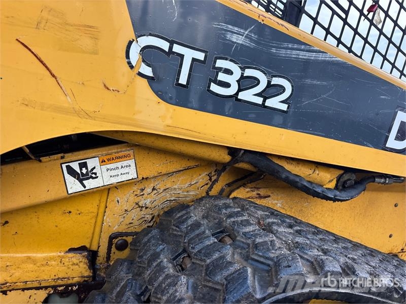 John Deere CT322 لوادر انزلاقية التوجيه