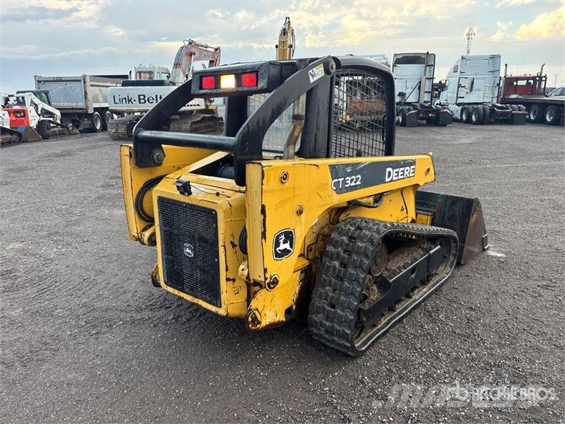 John Deere CT322 لوادر انزلاقية التوجيه