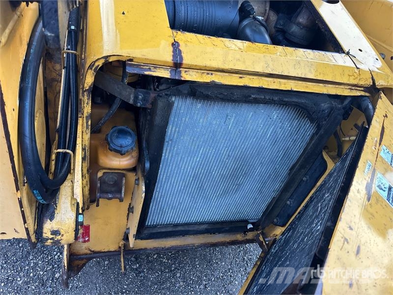 John Deere CT322 لوادر انزلاقية التوجيه